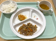 1日8日の給食とおやつ