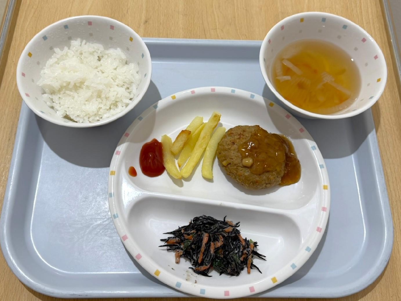 2月24日の給食とおやつ